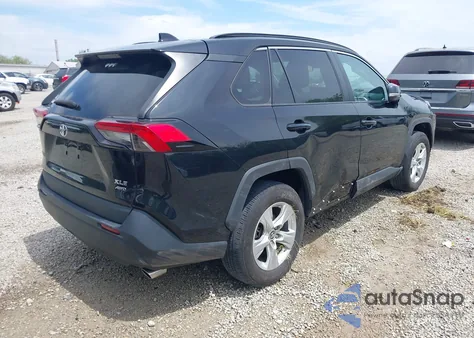 2021 Toyota Rav4 Xle z USA, uszkodzony, nr VIN 2T3P1RFV8MC164117